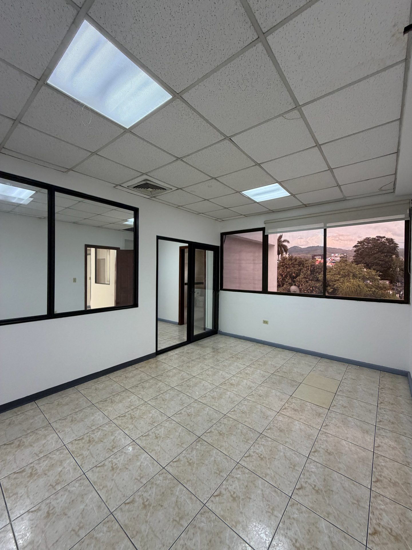 Edificio corporativo en Bulevar Suyapa — foto 11